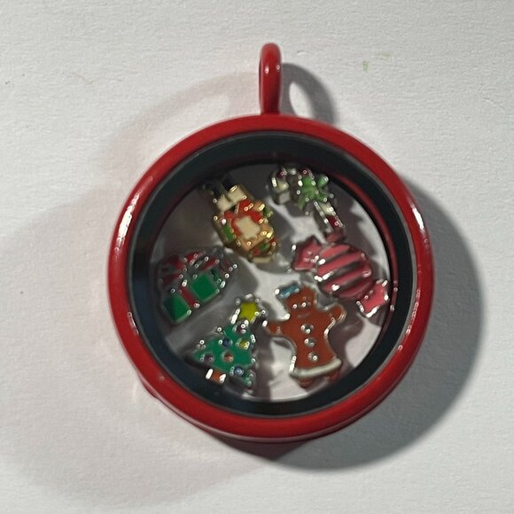 HAPPY HOLIDAYS Nutcracker Memory Locket w/ Chain NEW - Picture 1 of 3